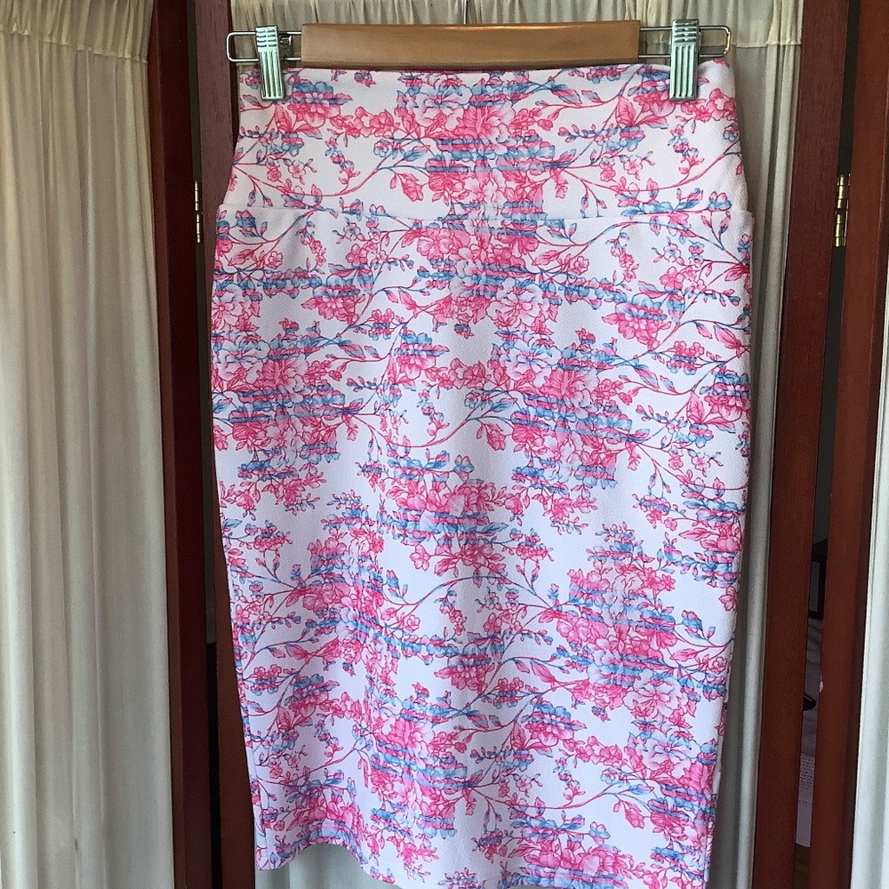 LuLaRoe Cassie Skirt Pink Floral Knee Length Pull On Pencil Size XS - Picture 3 of 5